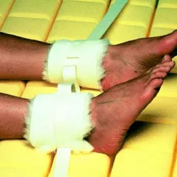 Attache chevilles fourrées